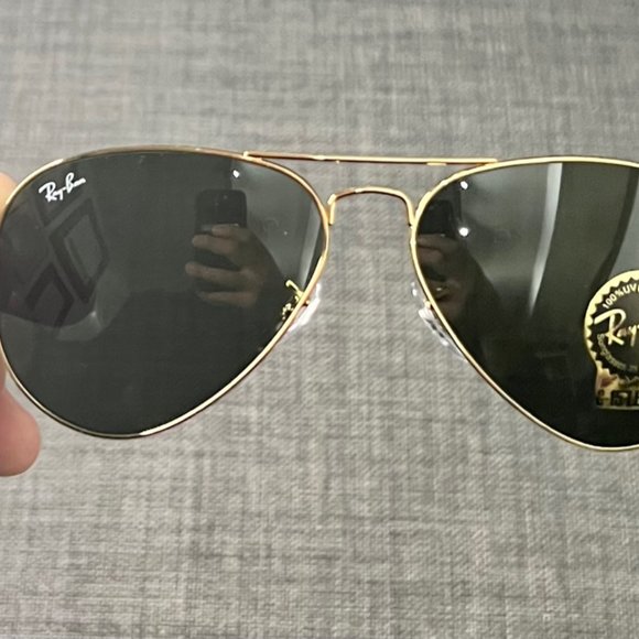 Rayban Gold Aviator Sunglasses (RB3025) - Picture 5 of 9